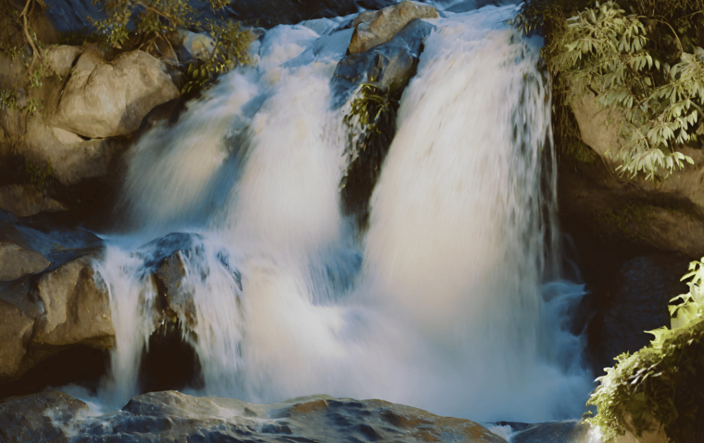 Tips dan Trik Mengambil Gambar Foto Air Terjun